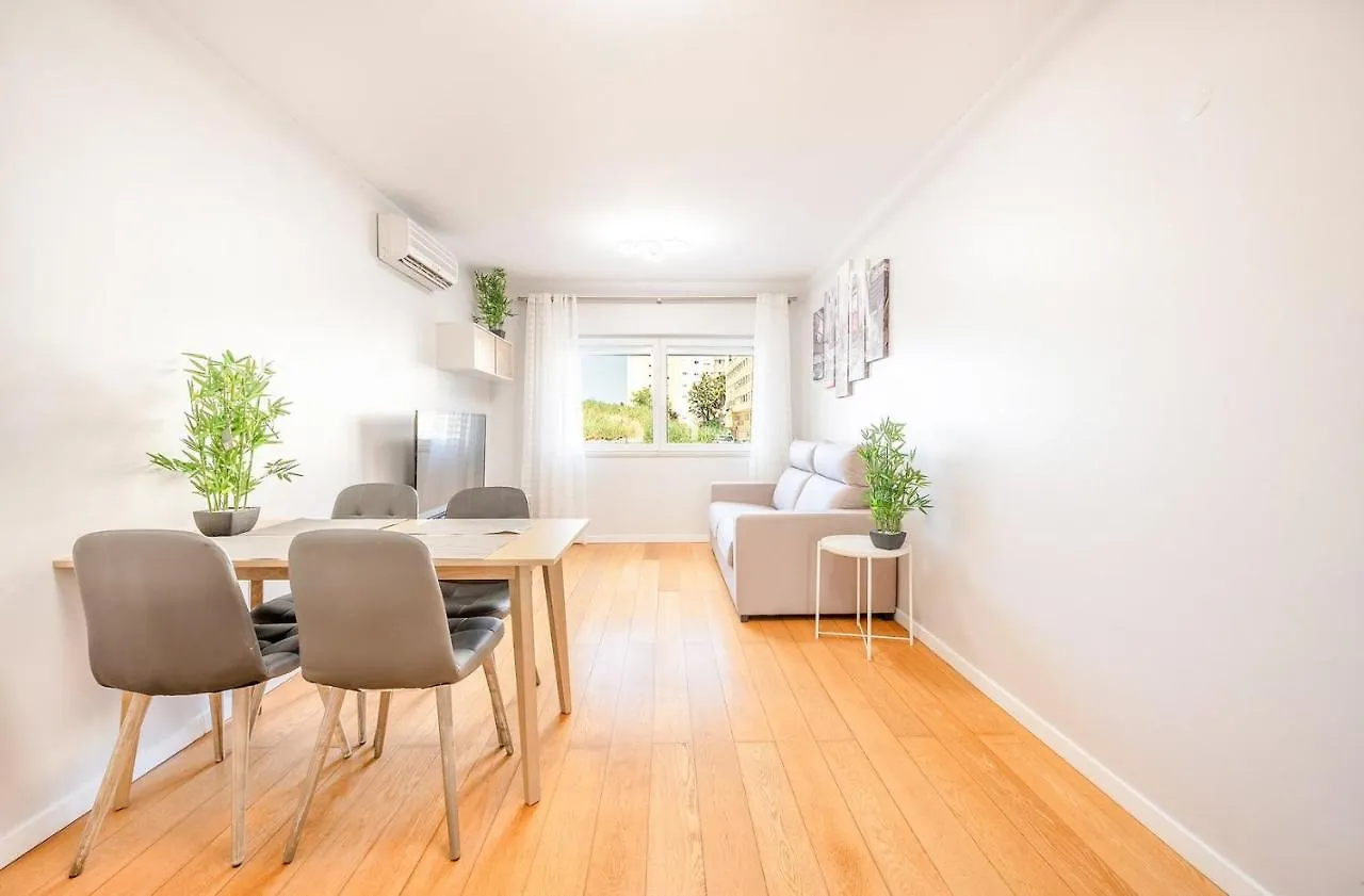 Guestready - Contemporary White In Lisbon Apartment Portugal